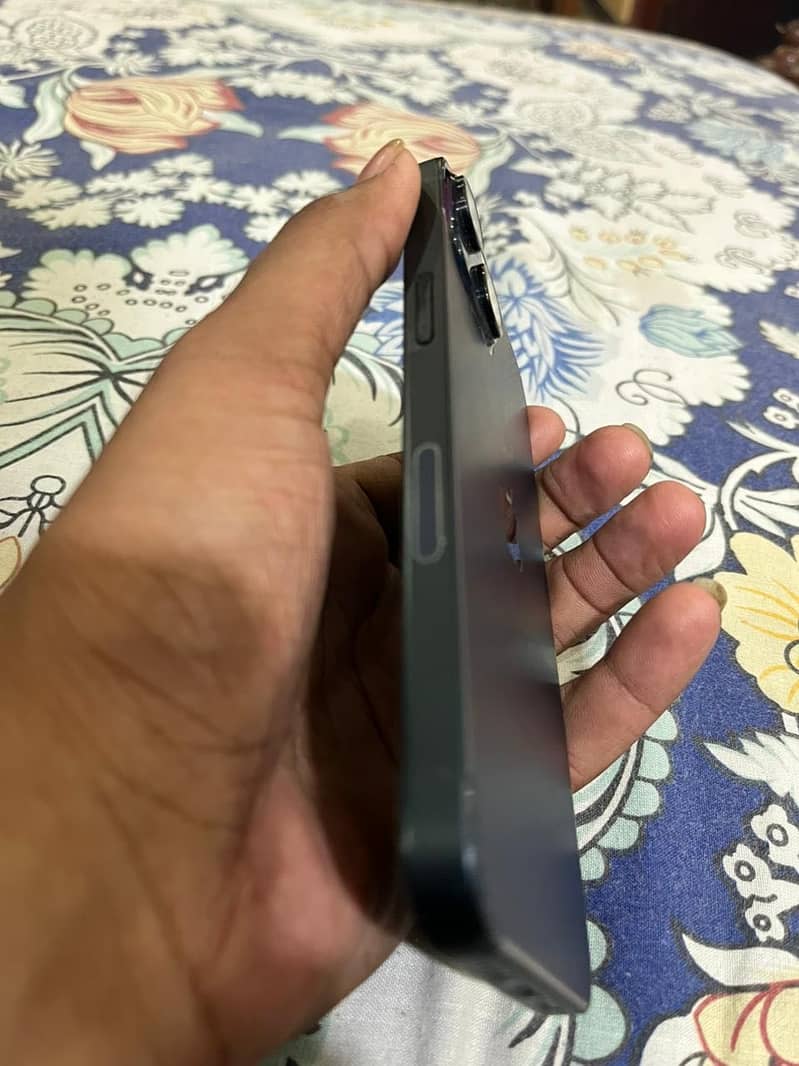 Apple iPhone 13 4