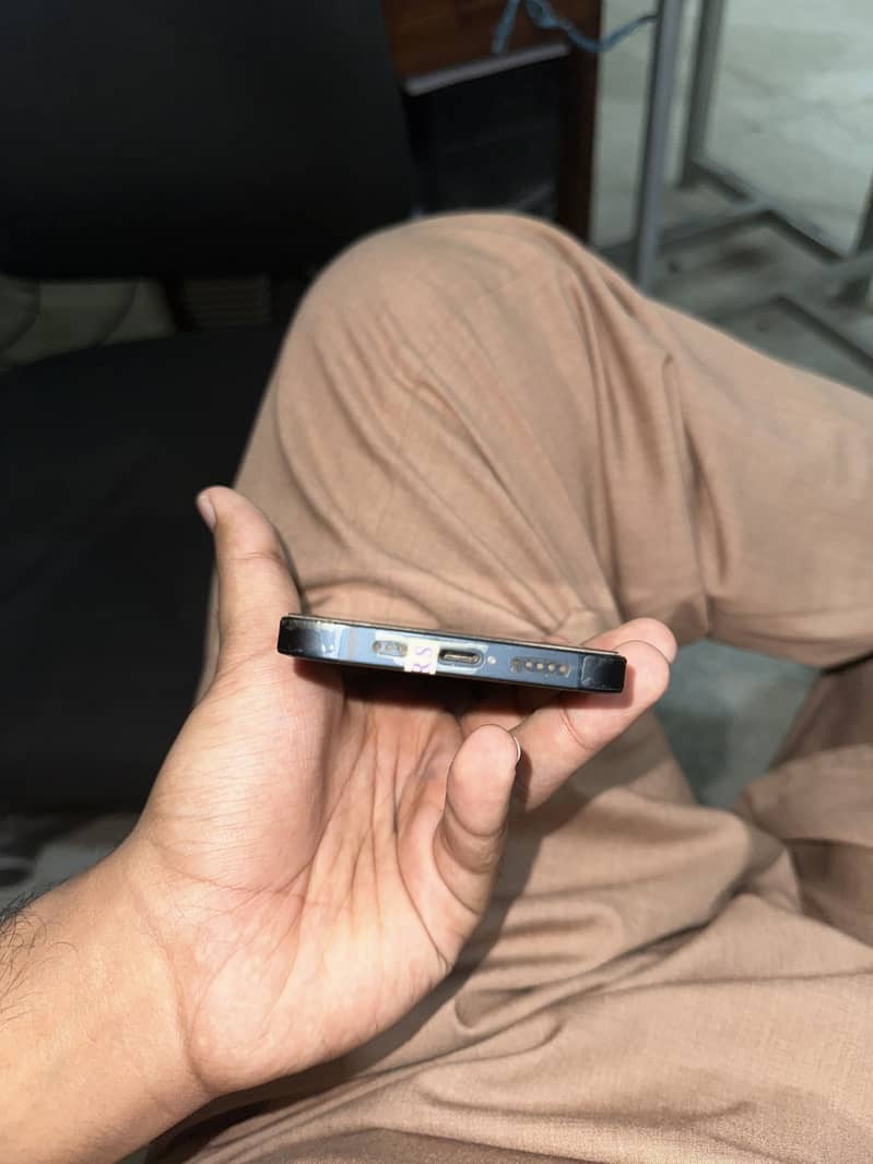 Apple iPhone 13 2