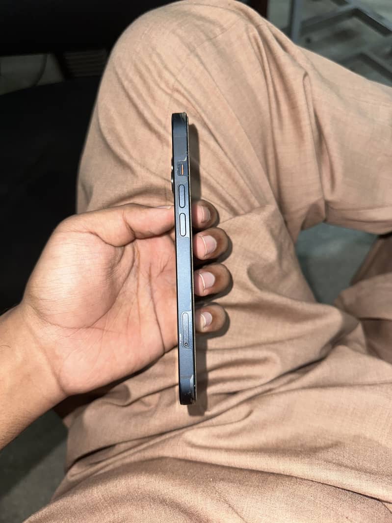 Apple iPhone 13 4