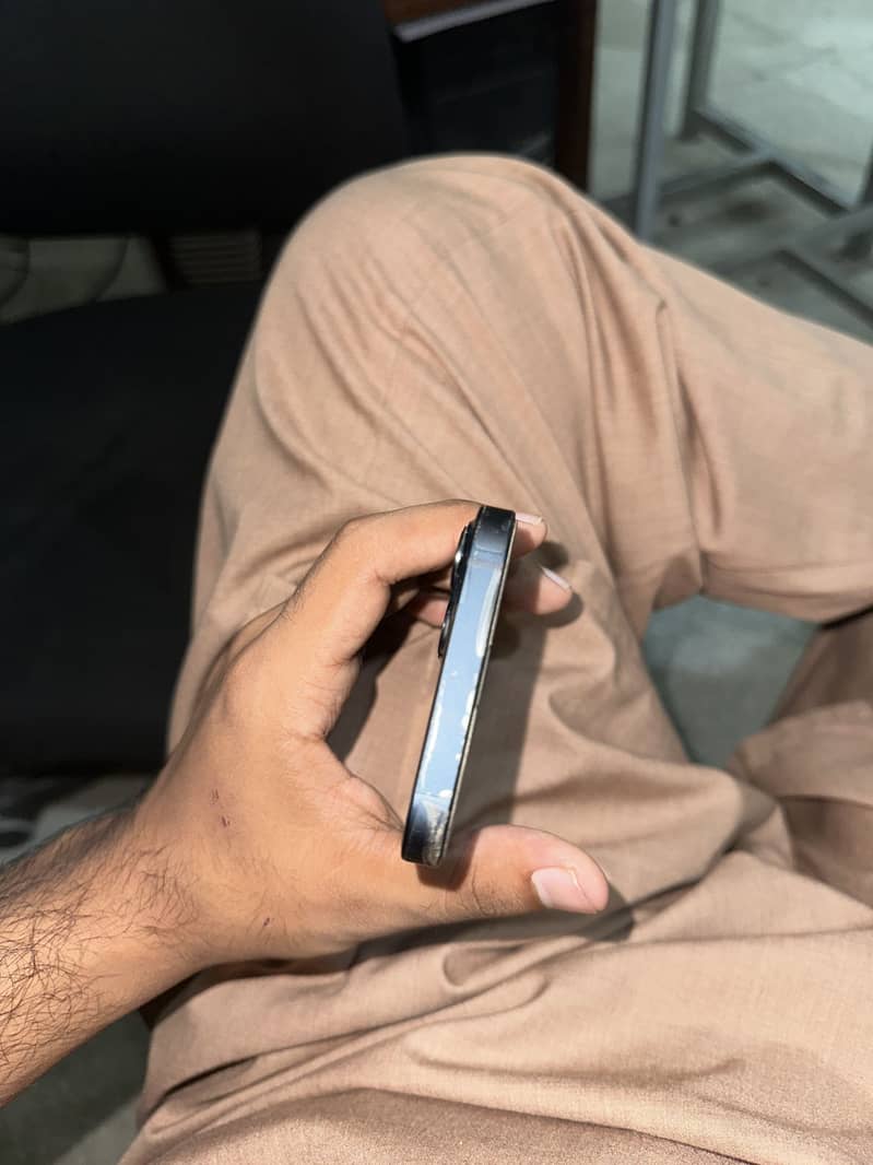Apple iPhone 13 5