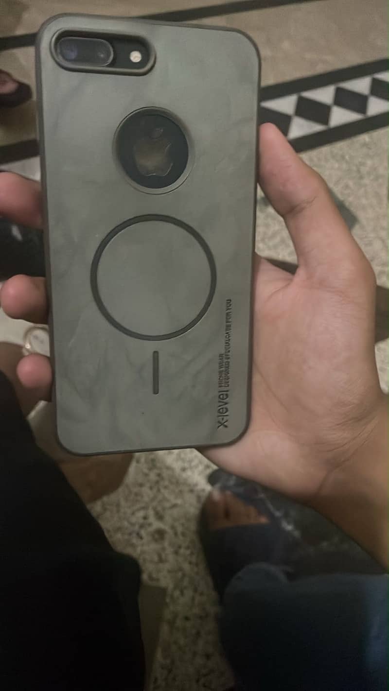 Apple iPhone 7 Plus 0