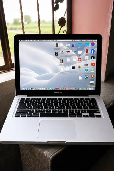 Apple MacBook Pro Core i5 | 8GB RAM | 500GB Storage