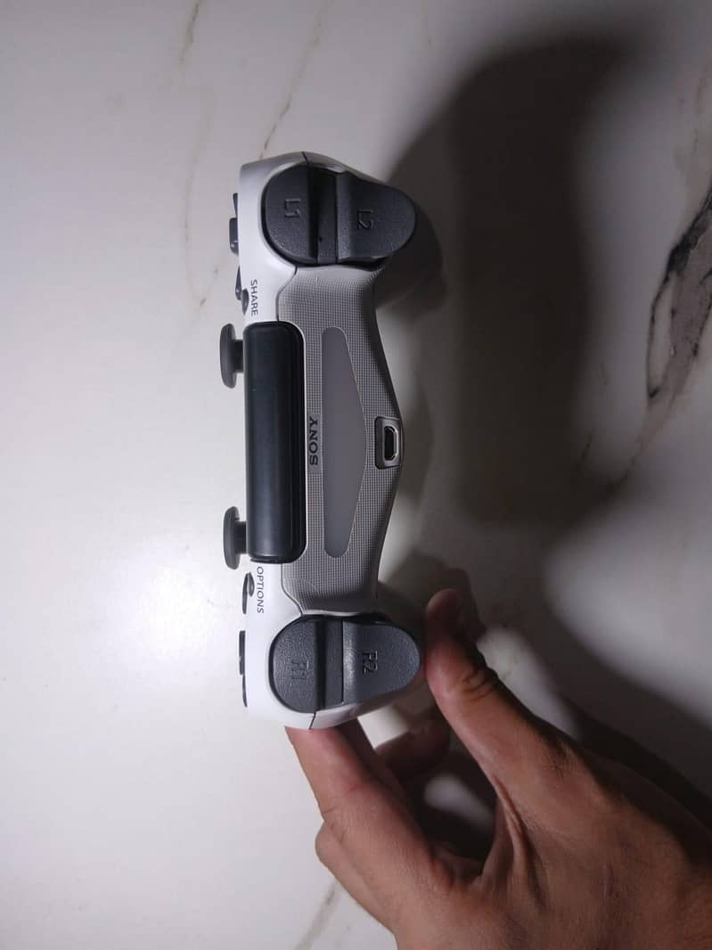 PS4 CONTROLLER 1