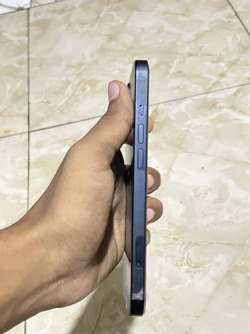 Apple iPhone 13 2