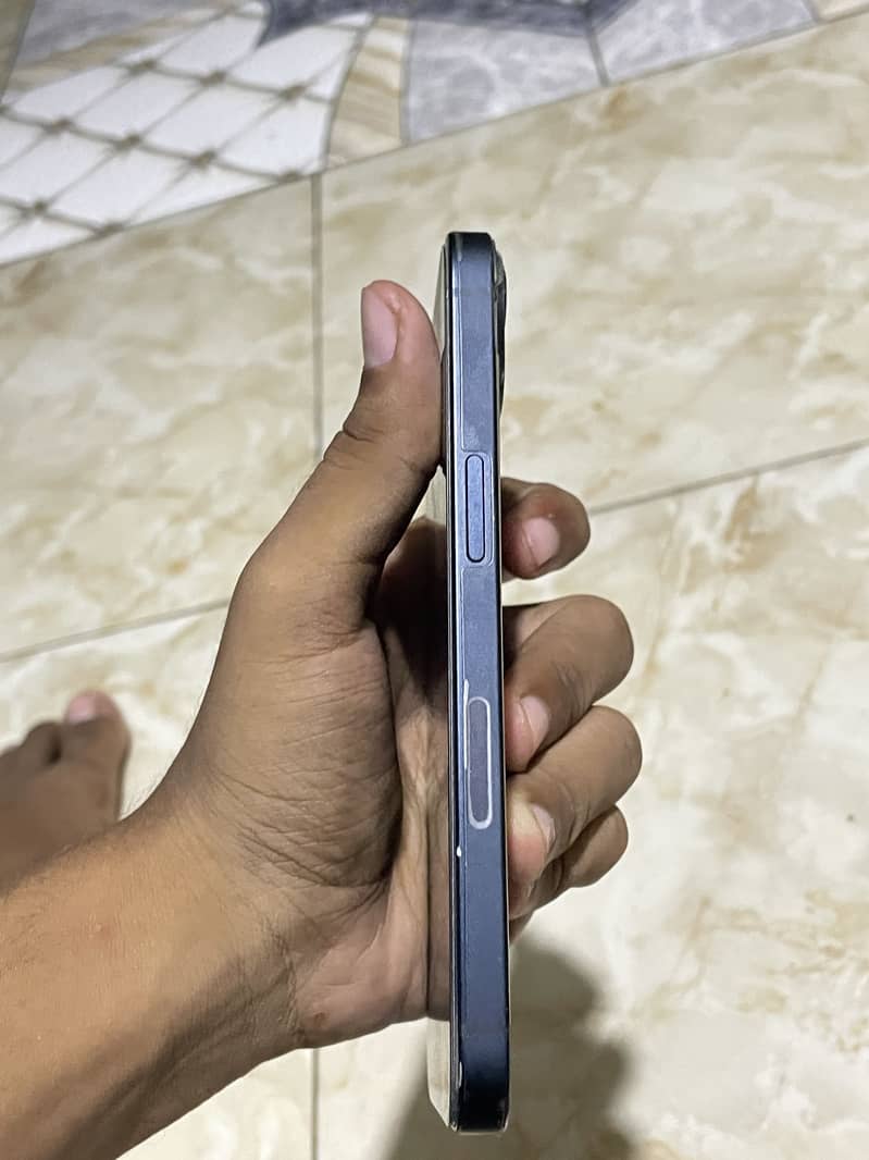 Apple iPhone 13 5