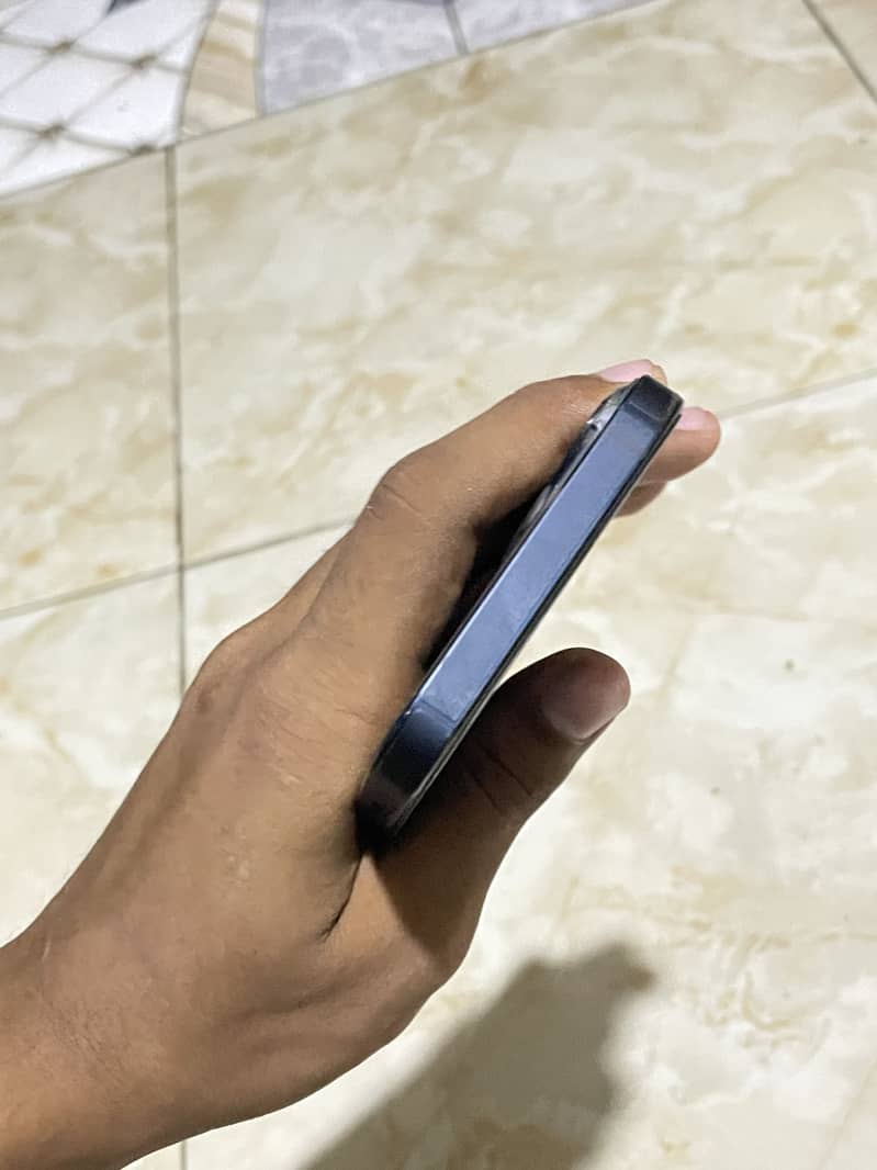 Apple iPhone 13 7