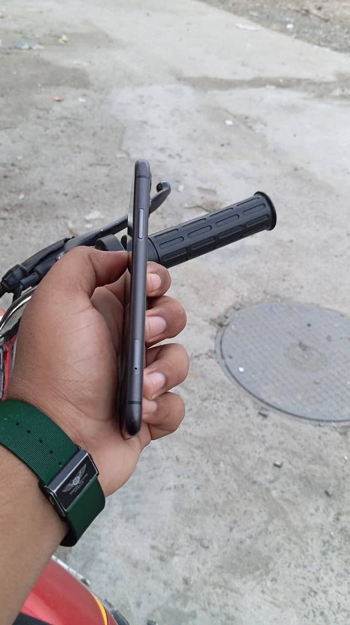 Apple iPhone 11 0