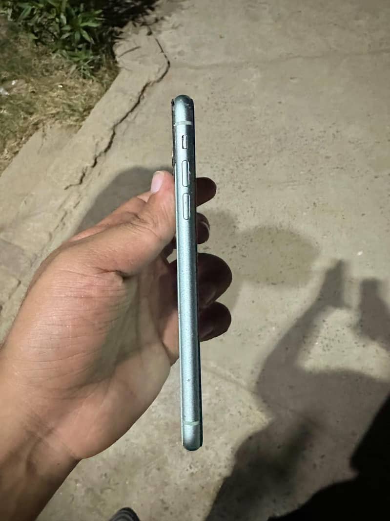 Apple iPhone 11 3