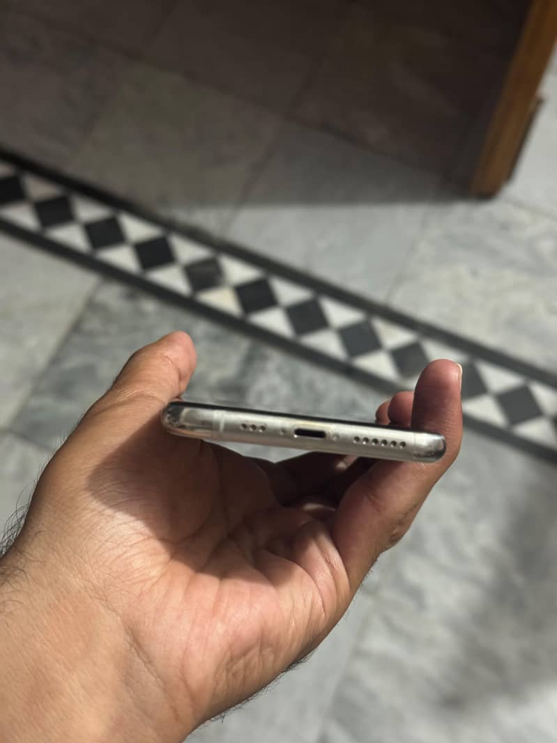 Apple iPhone 11 Pro 2
