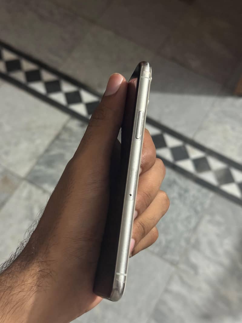 Apple iPhone 11 Pro 3