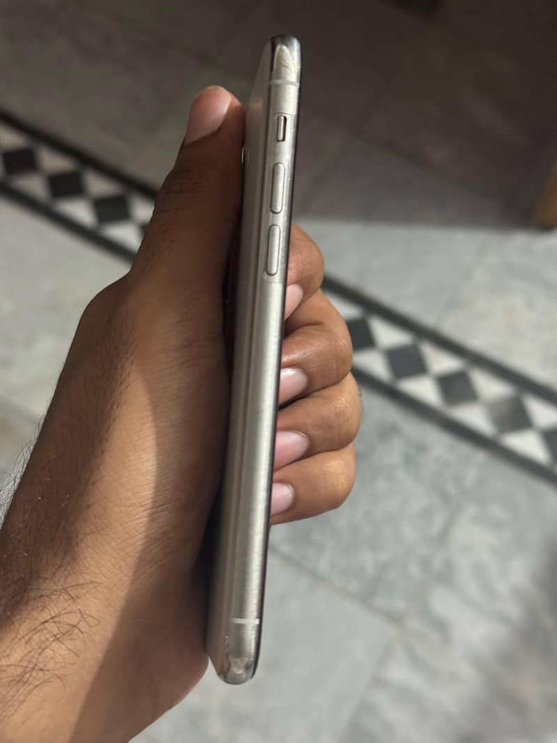 Apple iPhone 11 Pro 6