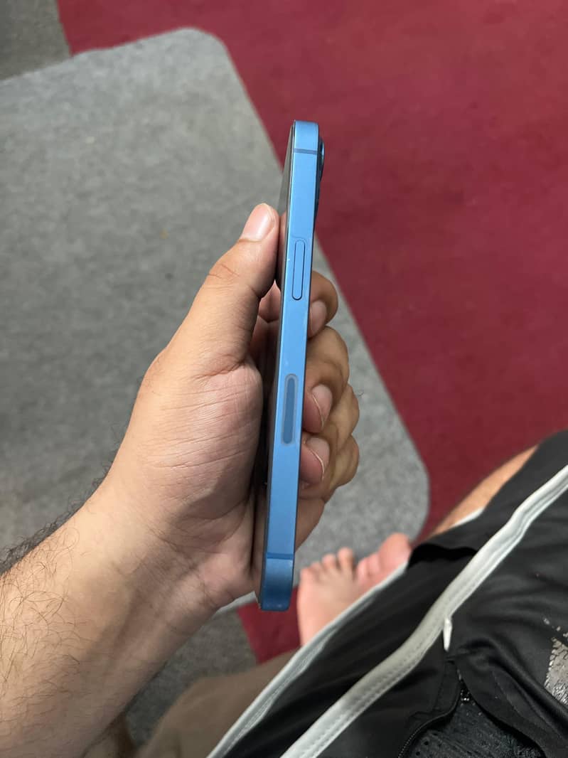 Apple iPhone 13 2