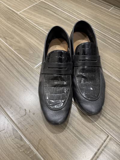 Logo shoes in size: 44