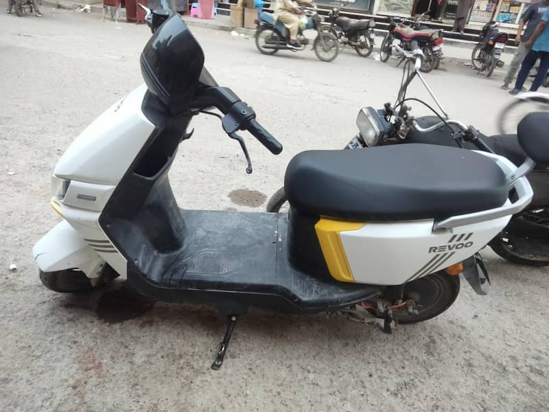 Revoo A12 0
