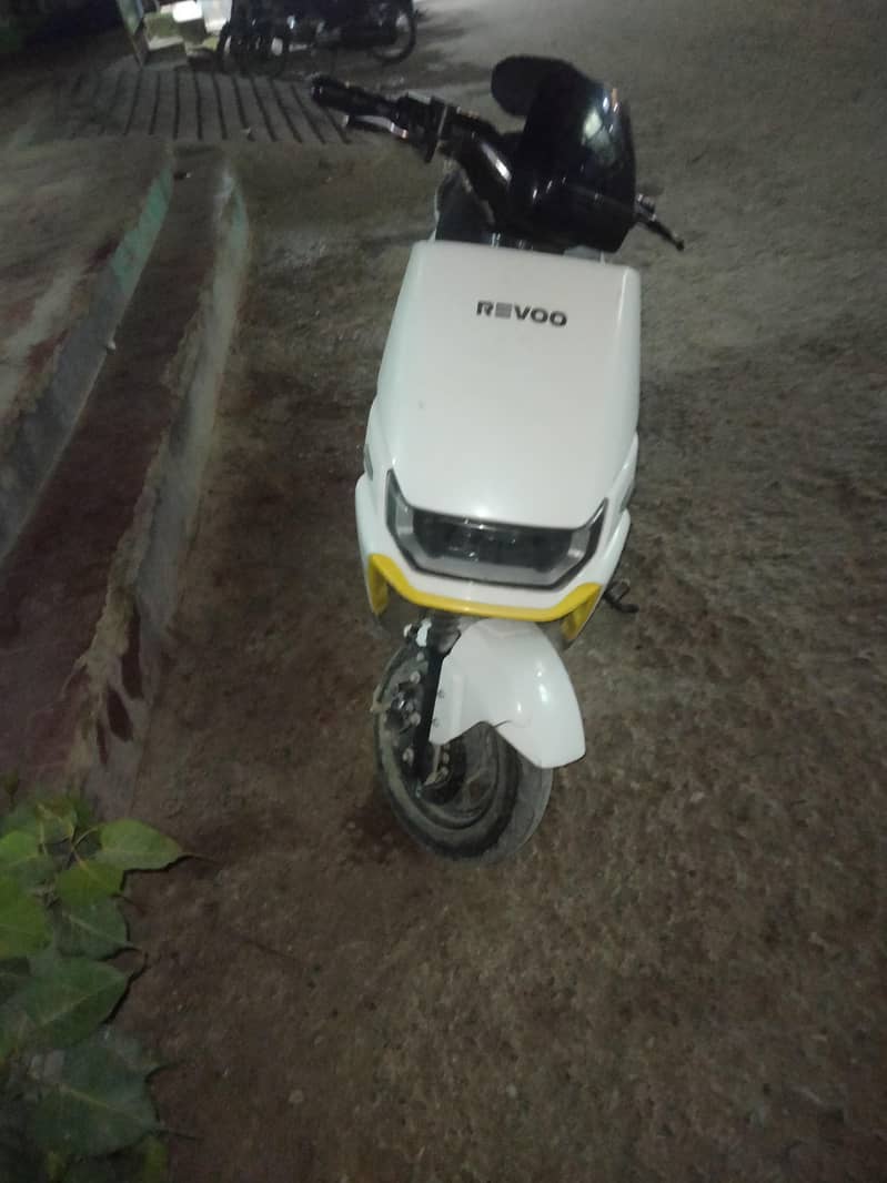Revoo A12 1