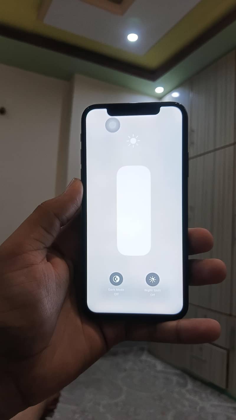 Apple iPhone X 4