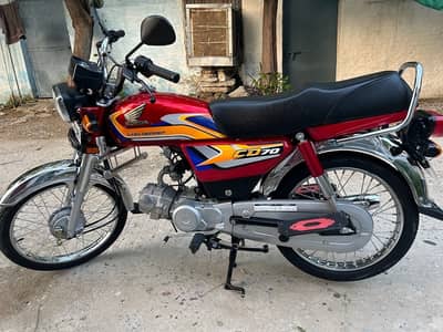 Honda CD70 2025