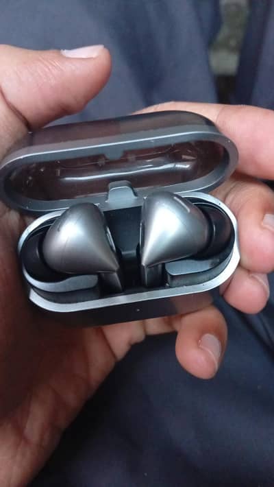 brand new Samsung galaxy air pod bud 3 pro