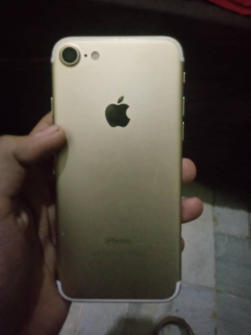 Apple iPhone 7 0