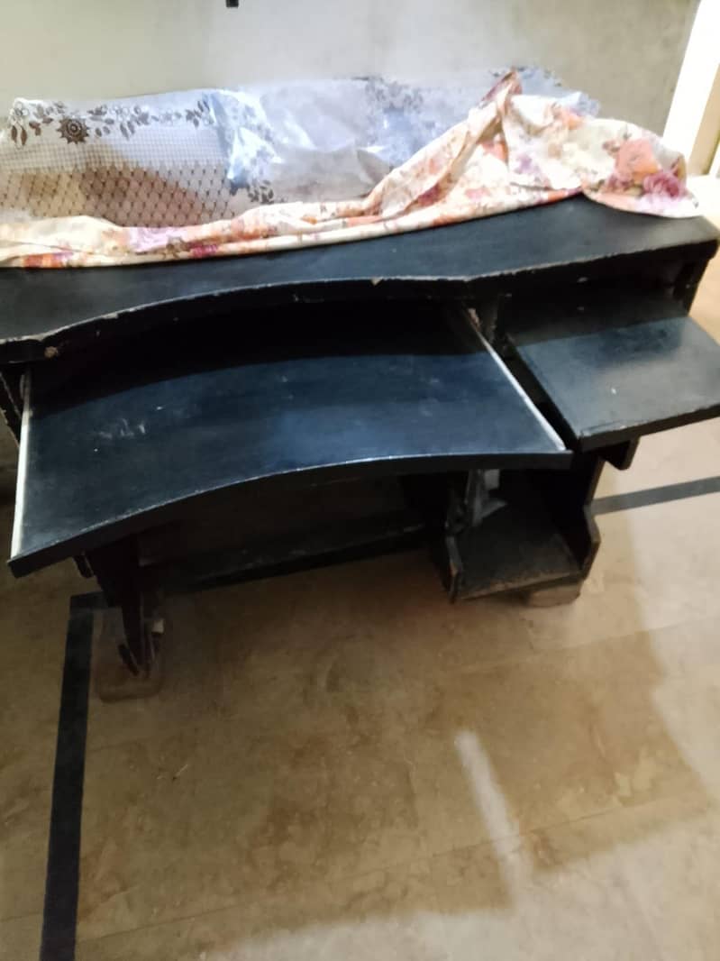 Computer Table 1