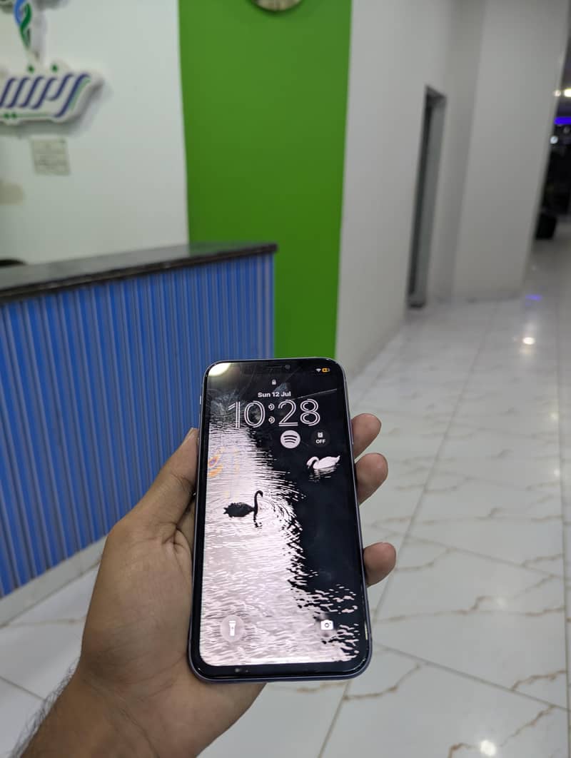 Apple iPhone 11 3