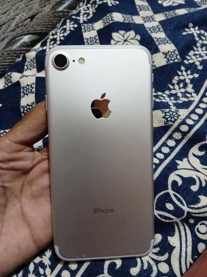Apple iPhone 7 0