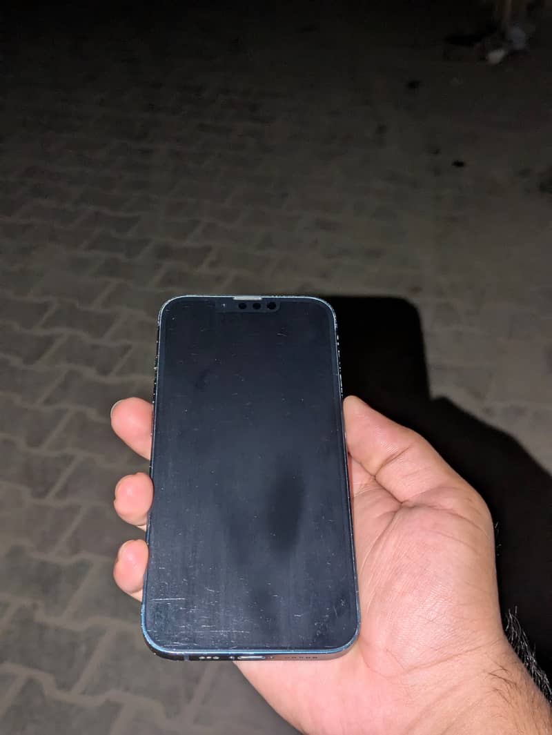 Apple iPhone 13 2