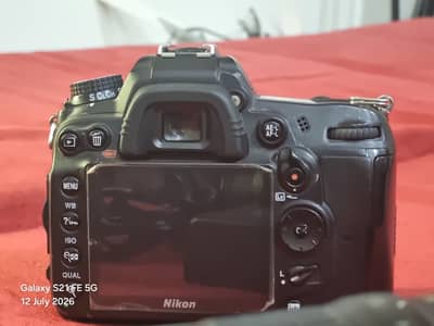 Nikon D7000 DSLR camera USE look like new