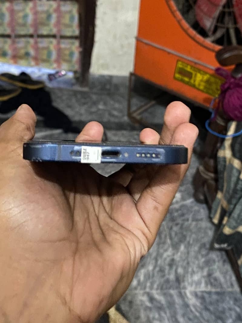 Apple iPhone 12 3