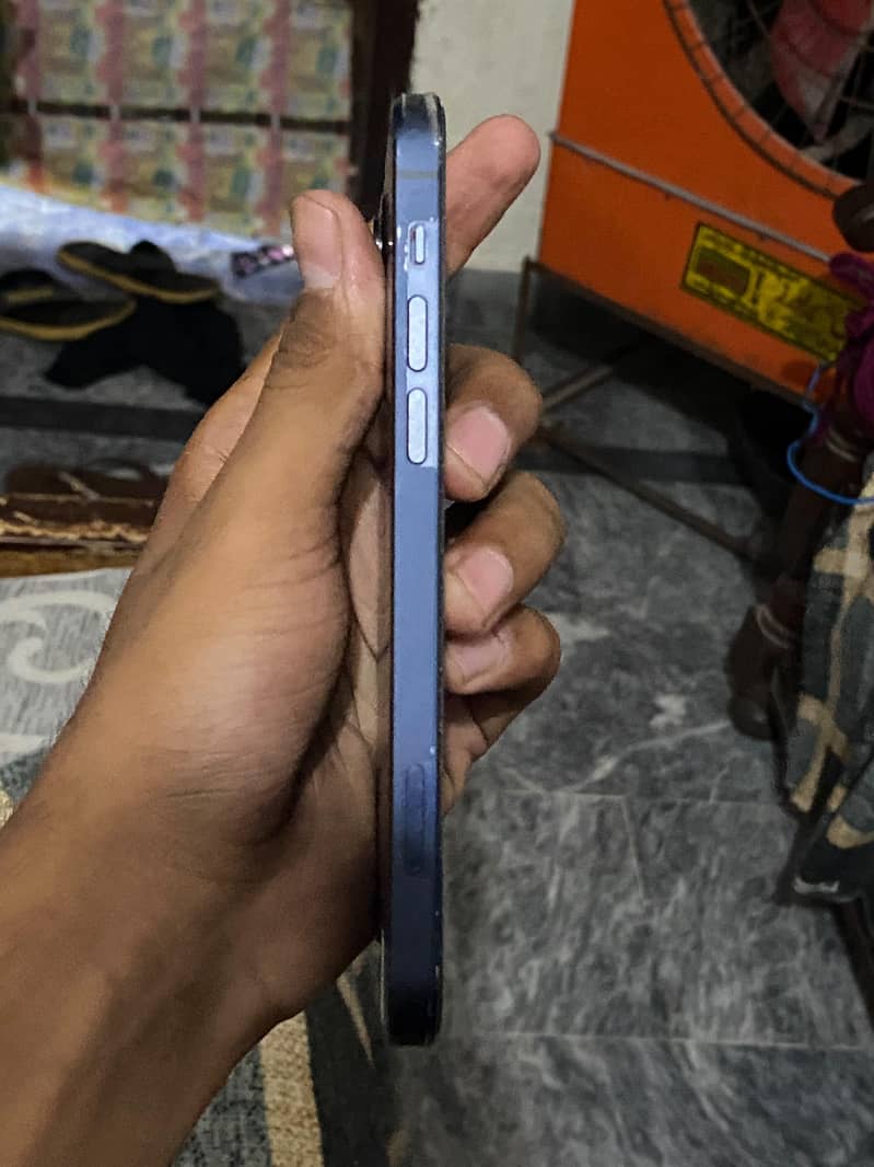 Apple iPhone 12 5