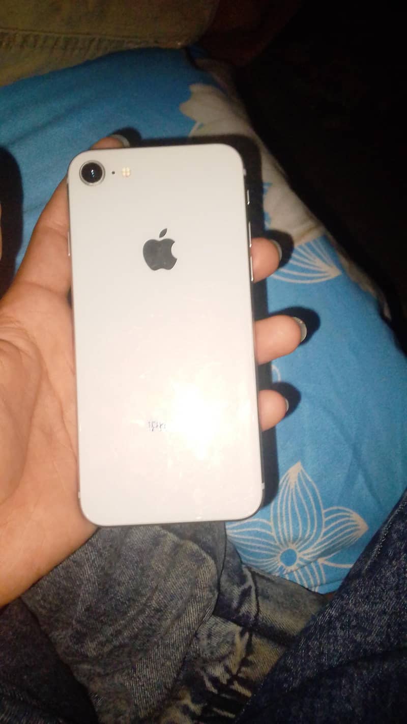 Apple iPhone 8 0