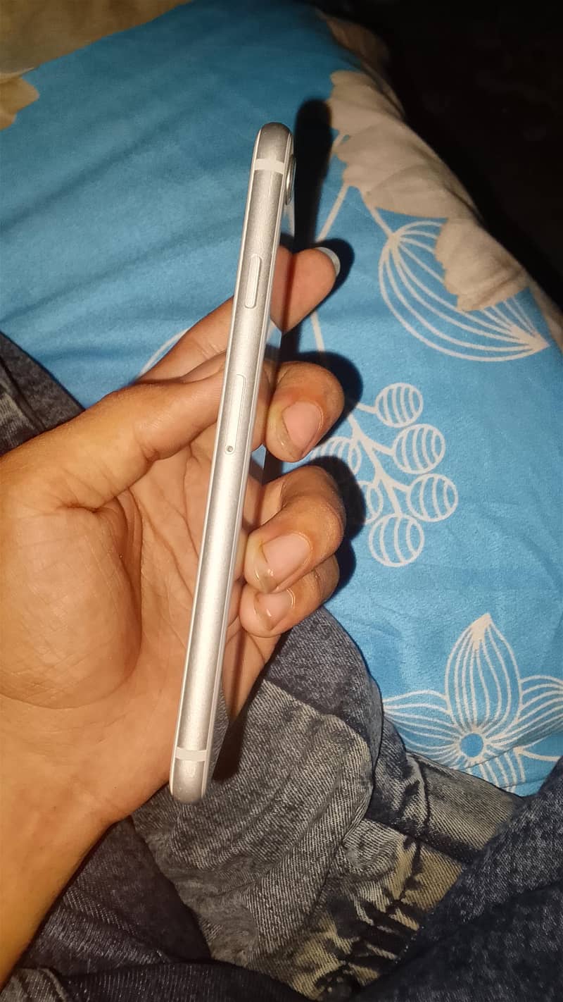 Apple iPhone 8 4