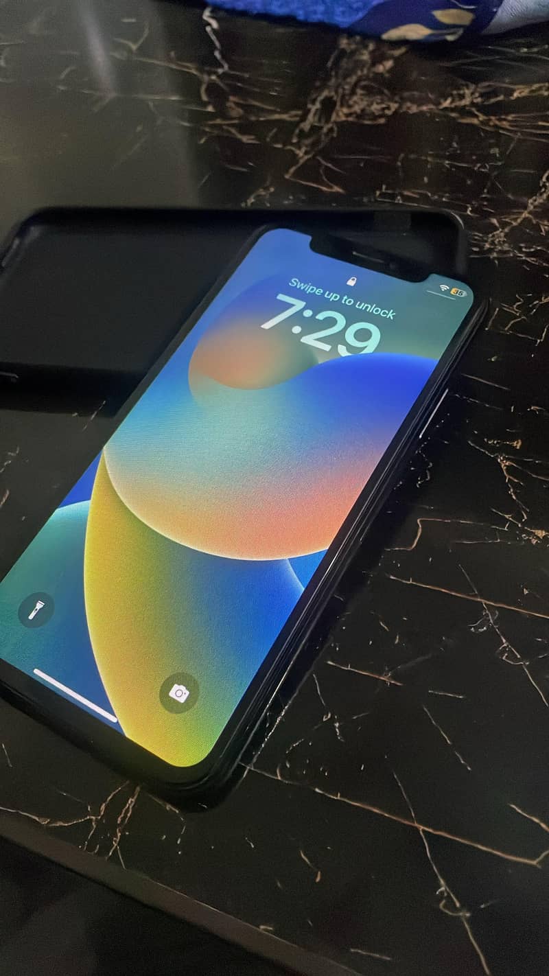 Apple iPhone X 3