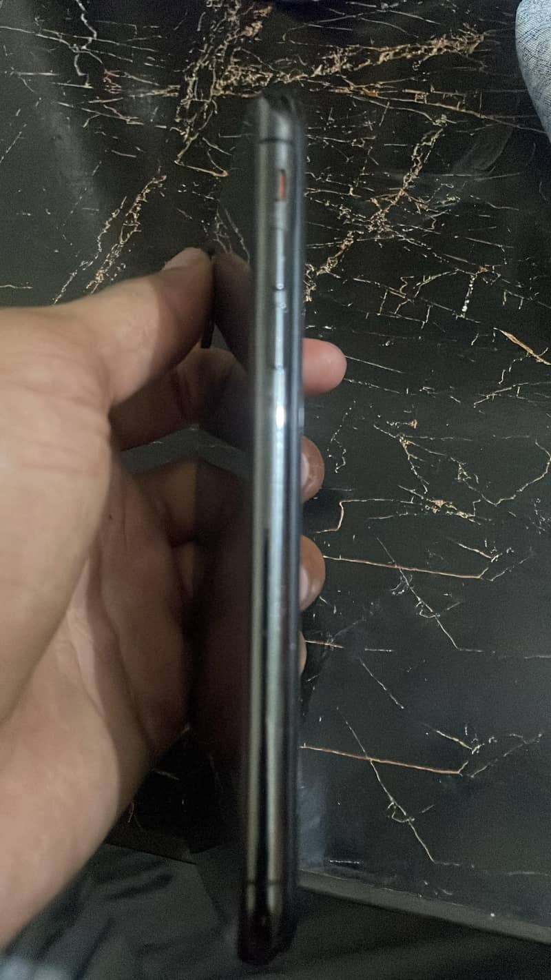 Apple iPhone X 4