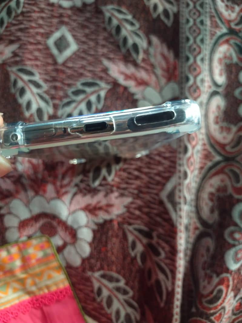 Tecno CAMON 40 Pro 1