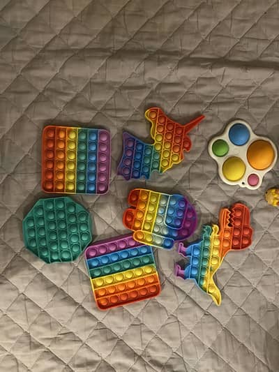 FIDGET TOYS: POP IT