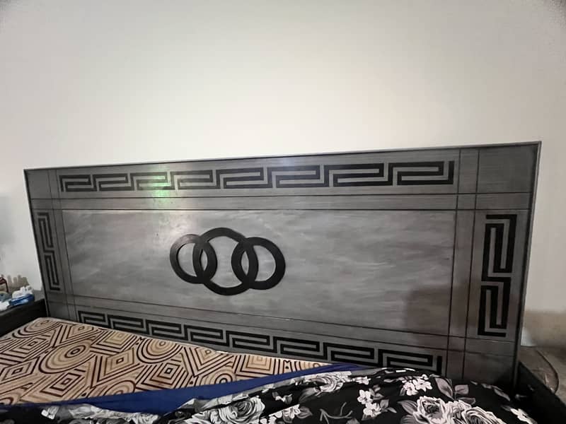 Complete bed set available with dressing table 5