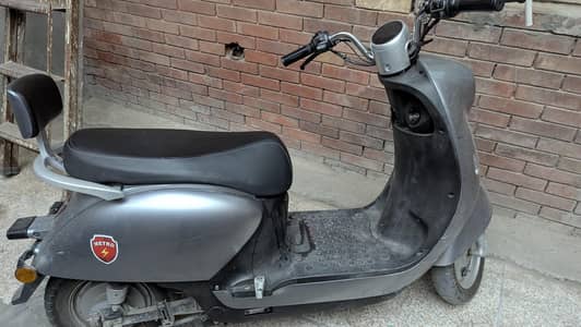 electric Scooty metro m6