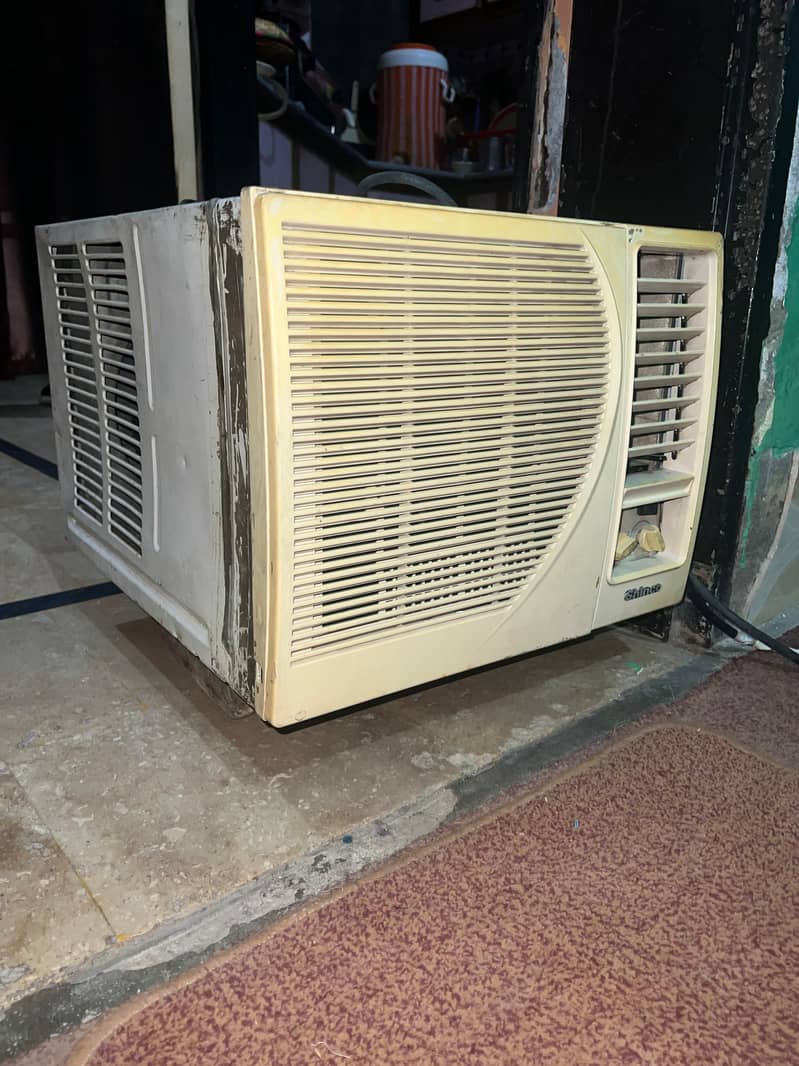 window AC 1