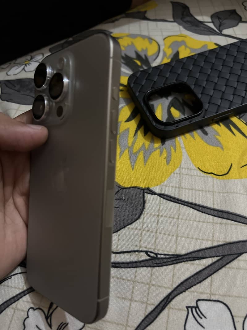 Apple iPhone 15 Pro 1