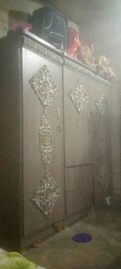 60000 mn 4 pcs furniture bed . dressing . divitor . 3 part almary bari