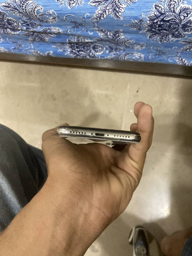 Apple iPhone X 3