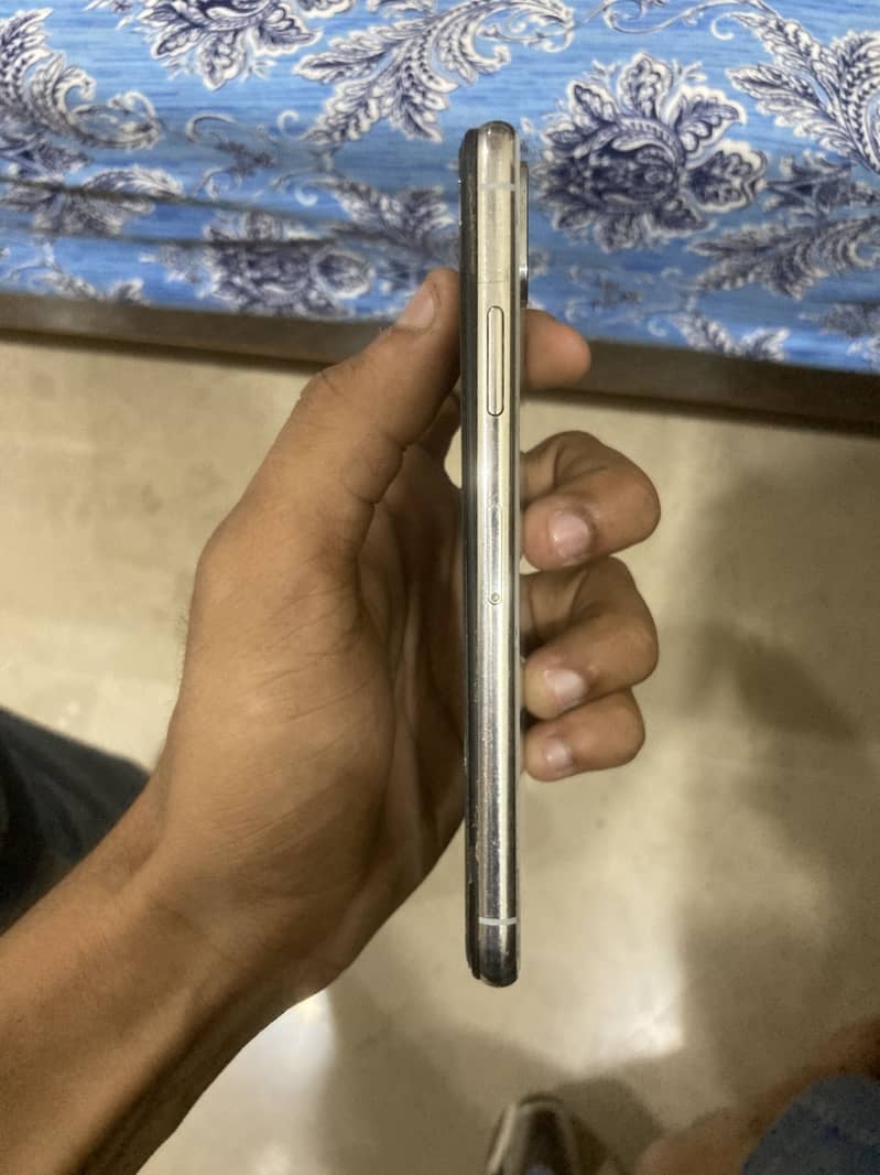 Apple iPhone X 5