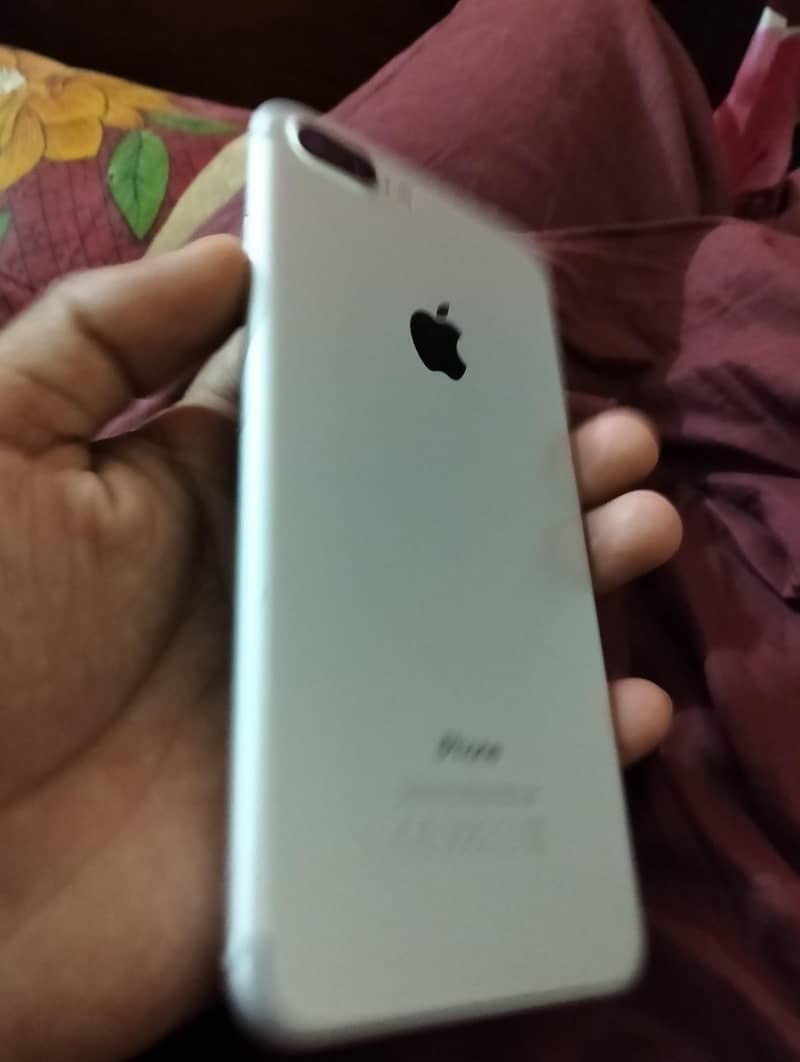 Apple iPhone 7 Plus 0