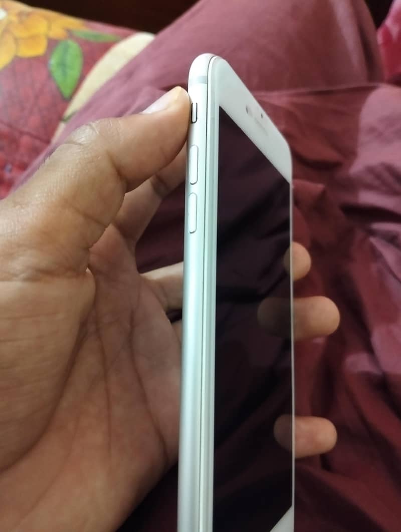 Apple iPhone 7 Plus 1