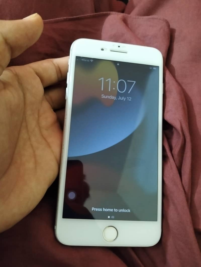 Apple iPhone 7 Plus 6