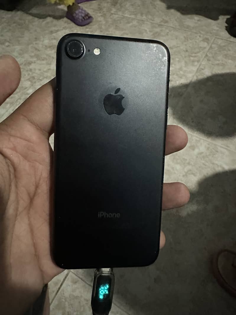 Apple iPhone 7 0