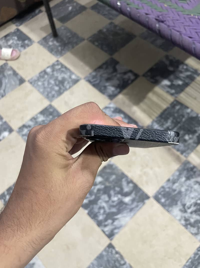 Apple iPhone 13 4