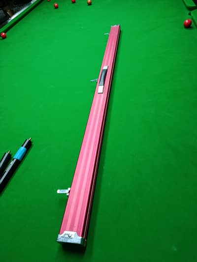 MKR EXCLUSIVE MODEL 1PICE CUE WITH EXTENSIONS N ALUMINIUM BOX