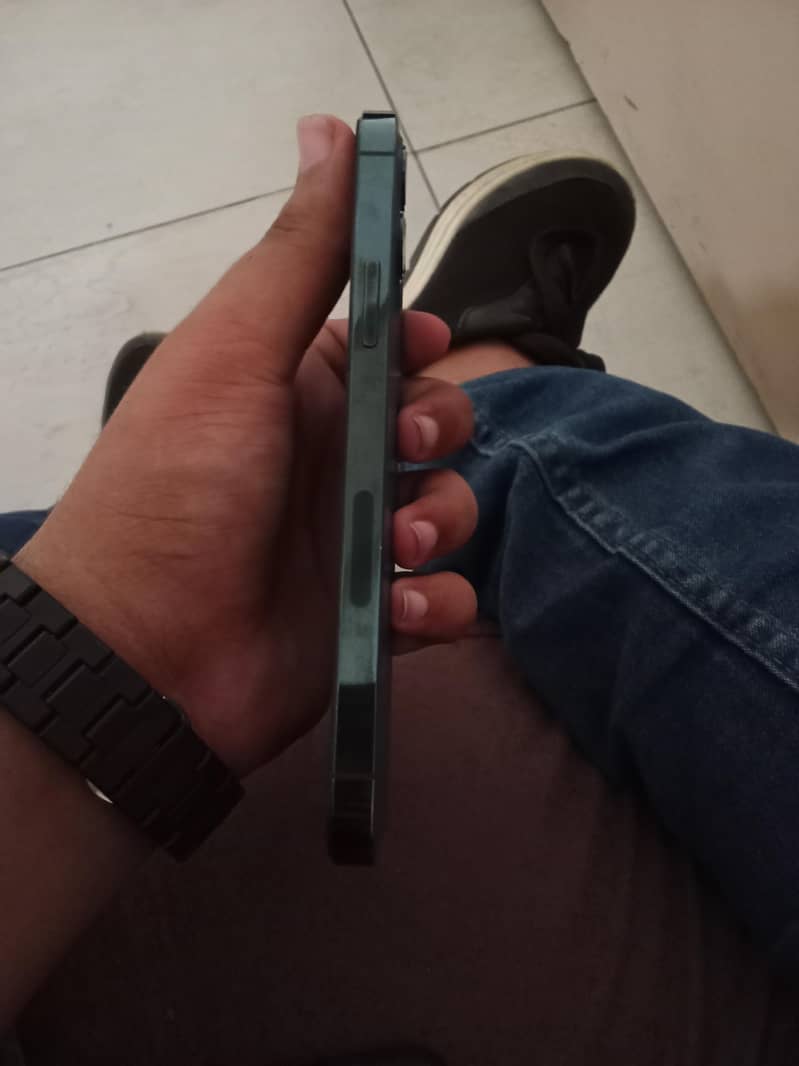 Apple iPhone 12 Pro 4